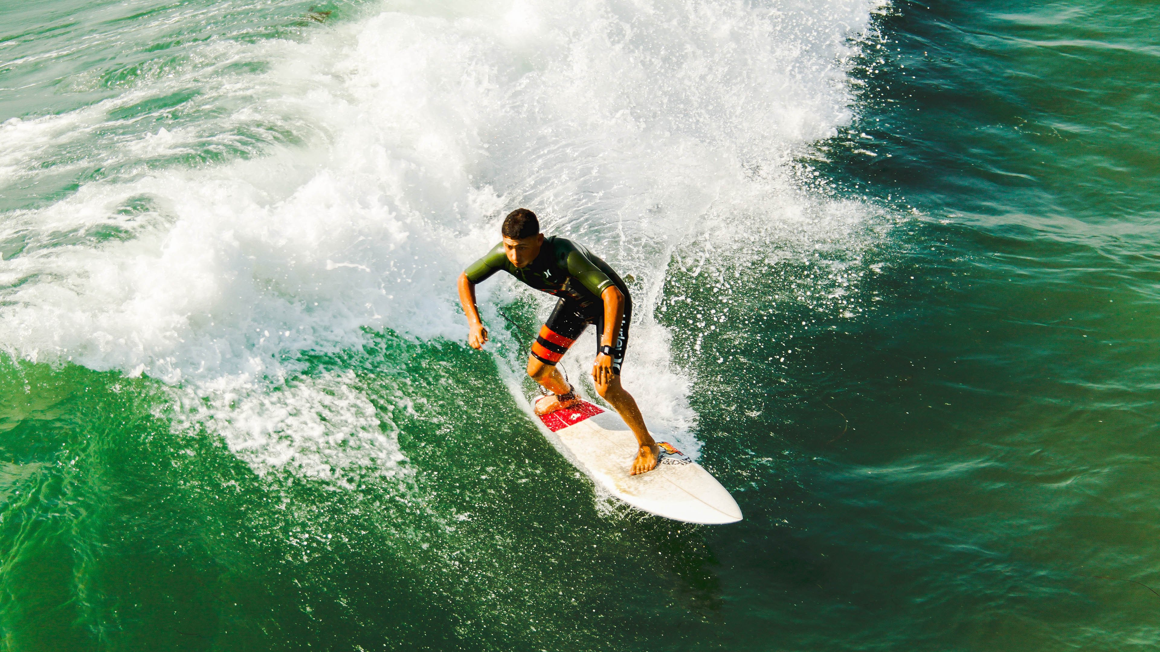 “湖人队逆转险胜，詹姆斯再现高光时刻”，詹姆斯湖人出场视频2020